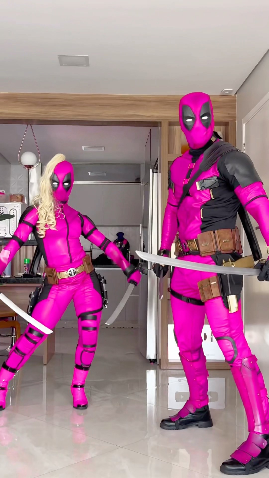 DEADPOOL e LADYPOOL ROSA? @mayca.brasil #transition #deadpool #fantasy #apollosant #shorts